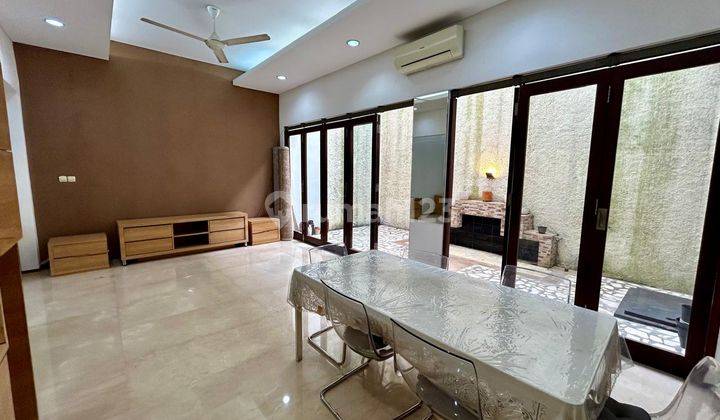 Rumah 2,5 Lantai Semi Furnished di Jakarta Selatan 2