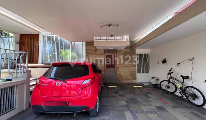 Rumah Minimalis Modern Split Level di Nusa Loka 2