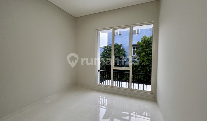 Rumah, 2 Lantai, Dekat Fasilitas Kesehatan, Siap Huni 2