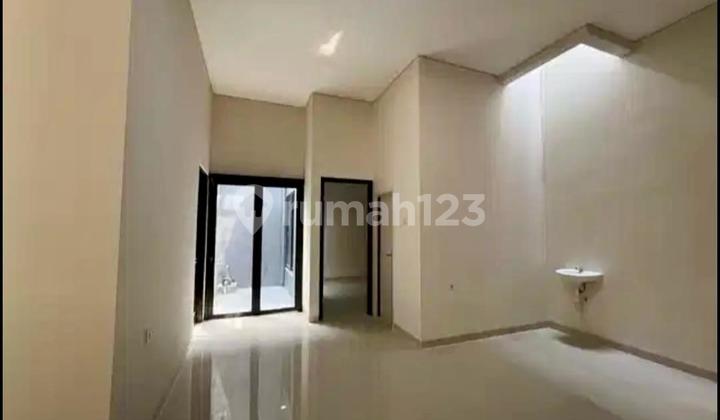 Beautiful Comfortable Ready-to-Occupy House in Serua, Ciputat 2