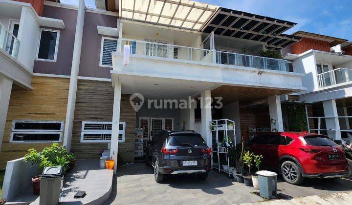 Rugi Rumah 2,5 Tingkat di Givency One, Medan 1