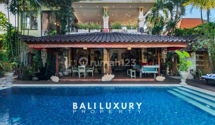 Villa Hak Milik Di Lokasi Strategis Seminyak Center 