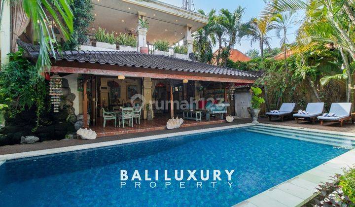 Villa Hak Milik Di Lokasi Strategis Seminyak Center 