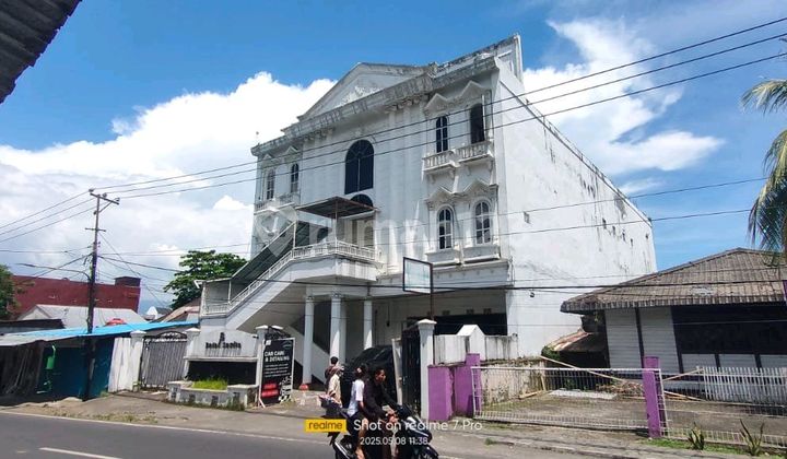 For Sale Building on Arie Lasut Street.