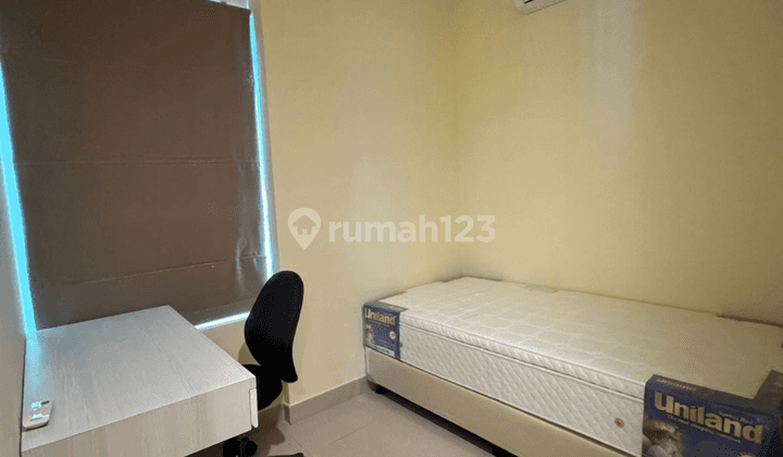 Disewakan Apartemen Hampton Park 2BR Furnished Bagus 2