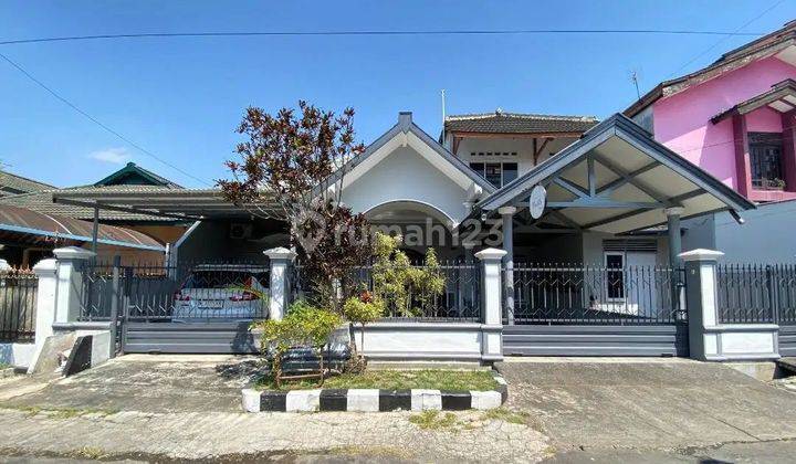 Dijual Cepat Rumah 2 Lantai Dengan Kos Kosan Dekat Universitas Merdeka Unmer 1