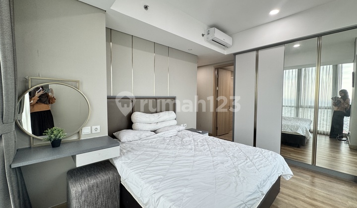 For Rent: Holland Village Apartment, 3+1 Bedroom, Furnished, Spacious, Well-Maintained. 2