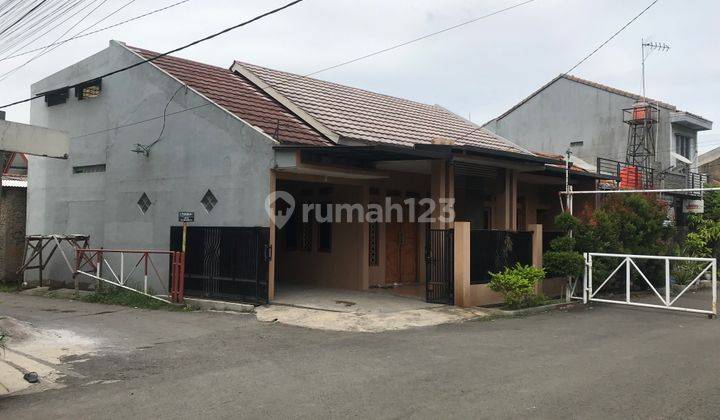 Rumah 2 Lantai Sudah Renovasi Semi Furnished SHM di Jalan Teratai Mekar No. 15, Bandung 2