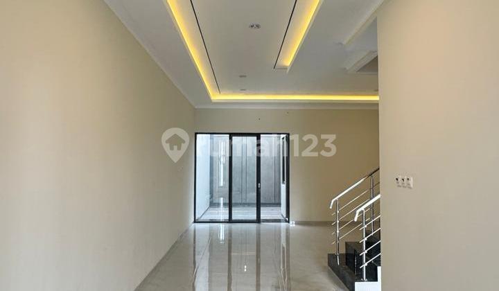 For Sale New Modern Minimalist House in Manyar Kertoadi with SHM Certificate in Manyar 2