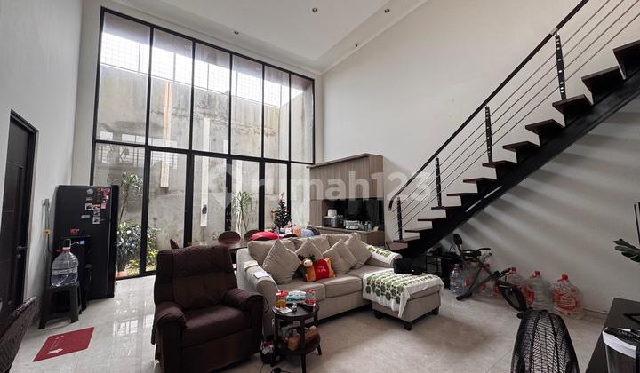 Dijual Rumah Siap Huni Full Furnish Modern Tropical Dekat Ubaya Tenggilis 2