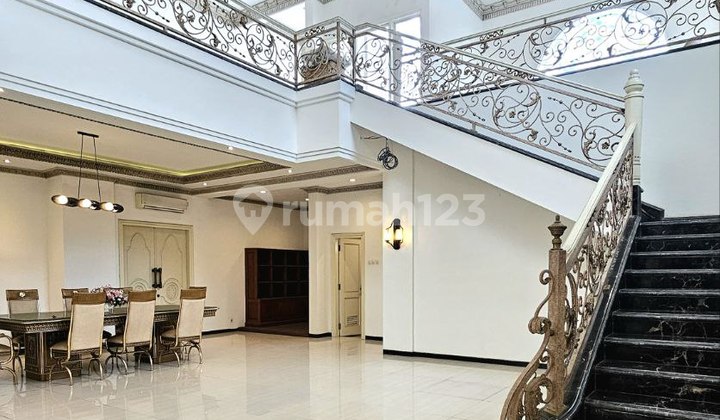 Dijual Rumah Pusat Kota Siap Huni Mewah Surabaya di Raya Darmo