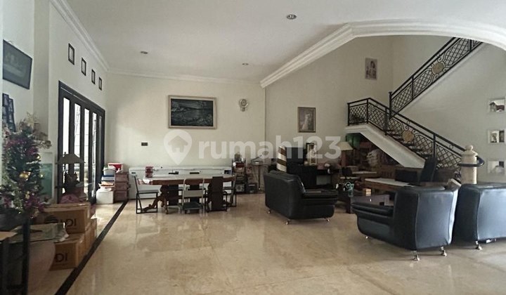 Dijual Rumah Classic Modern Graha Family Blok Favorit 2