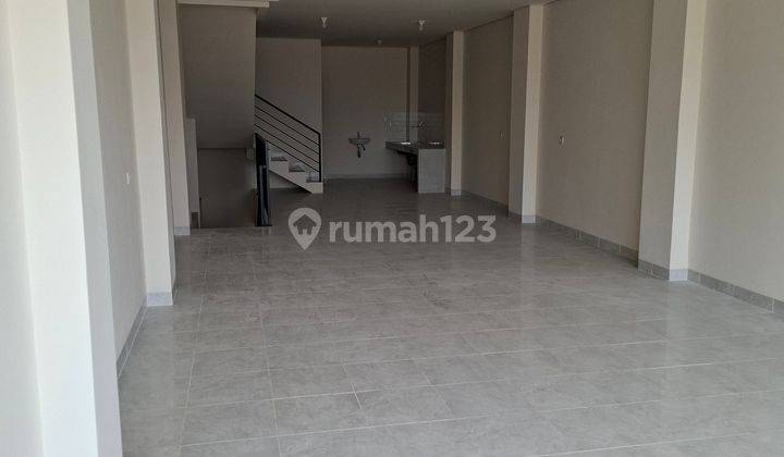 Ruko 3LT Disewakan Jalan Raya Ramai Lb 202,5 M Sudah Renovasi Bagus di Kembagan Jakbar 2