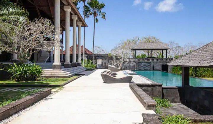 Villa Tropis Mewah Dekat Pantai Melasti Dengan Pemandangan Laut 2