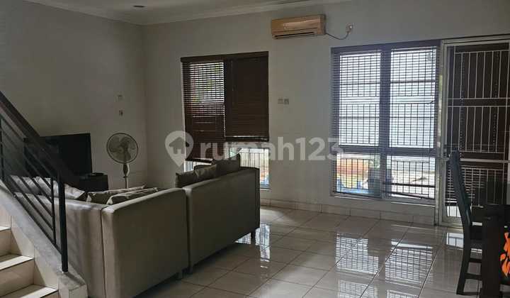 Rumah Bagus Lokasi Strategis di Komplek Perumahan Kota Wisata Cibubur 2