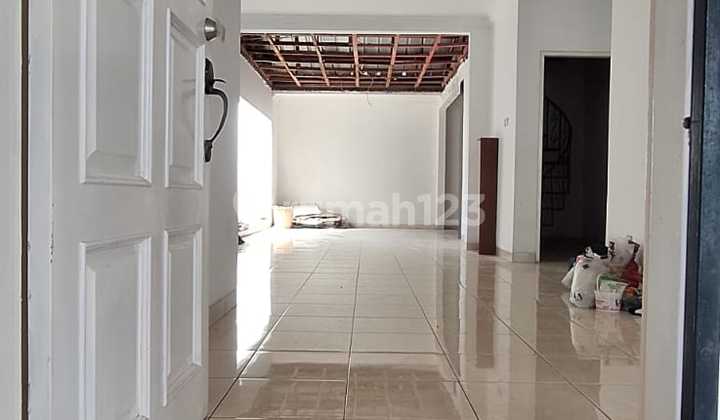 Rumah 2 Lantai Dekat Area Komersil di Dalam Cluster Perumahan Kota Wisata Rumah 2 Lantai Dekat Area Komersil di Dalam Cluster Perumahan Kota Wisata