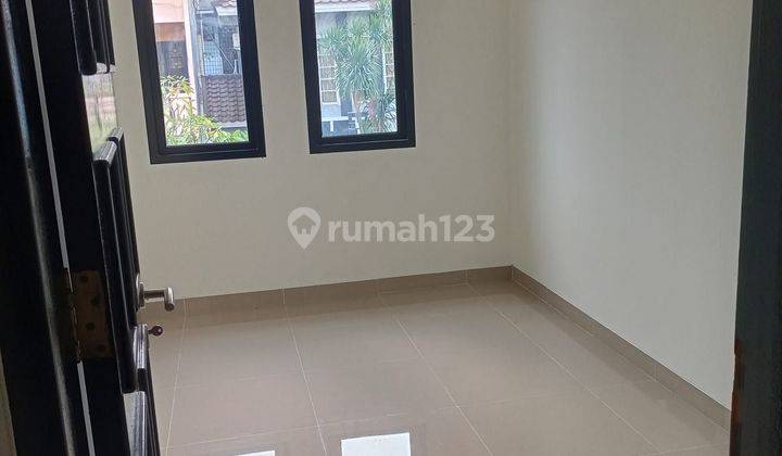 Rumah 2 Lantai Full Renovasi Rapi Dan Bagus Sekali 2