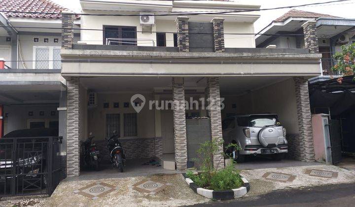 Rumah 2 Lantai Modern Siap Huni Kondisi Bagus 1