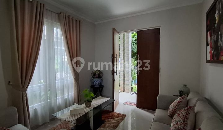 Rumah Bagus Rapi Siap Huni di Dalam Cluster Kota Wisata Cibubur Rumah Bagus Rapi Siap Huni di Dalam Cluster Kota Wisata Cibubur