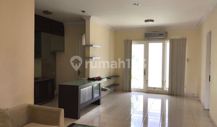 Rumah 2 Lantai Modern Classic Bagus dan Siap Huni Rumah 2 Lantai Modern Classic Bagus dan Siap Huni