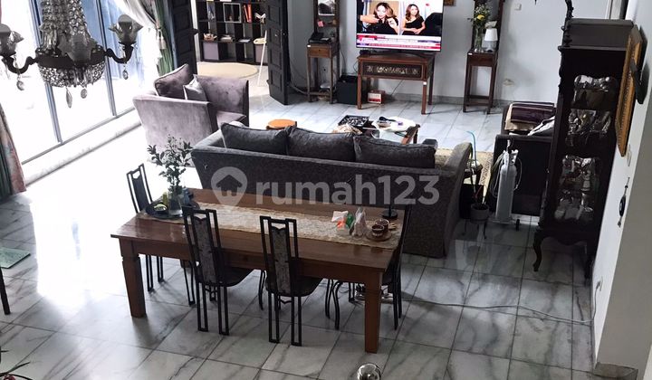 Rumah Bagus dengan Kolam Renang di Komplek Perumahan Villa Ragunan Permai Rumah Bagus dengan Kolam Renang di Komplek Perumahan Villa Ragunan Permai