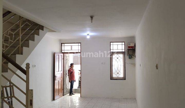 Dijual Rumah 2 Lantai. Lokasi Bagus Siap Huni 1