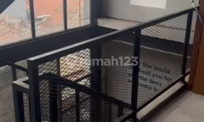 Strategic 5-Storey Shophouse Building in Otista, Bandung 2