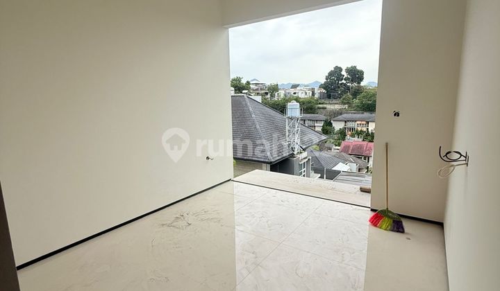 New Modern Tropical House Ready to Occupy in Setraduta 2