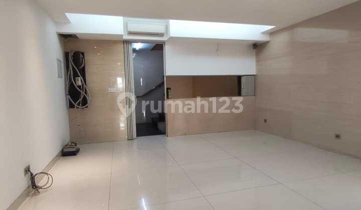 Ready-to-Use Strategic Lux Shop House in Setrasari Mall 2