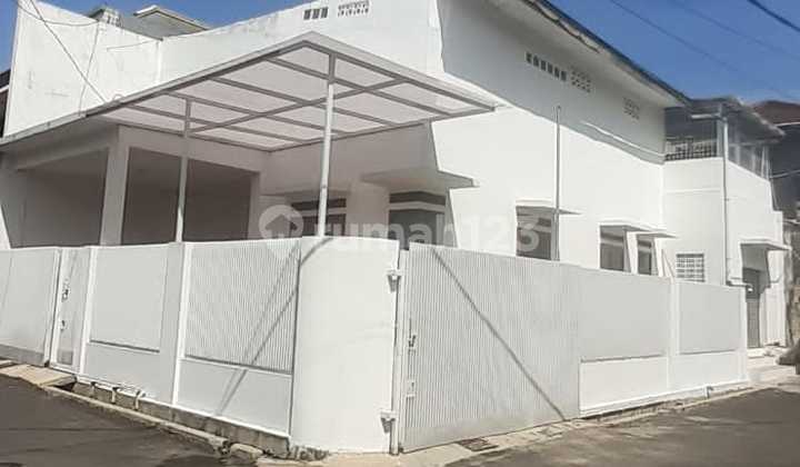 Rumah Hook 2 Lantai Siap Huni di Antapani Lama Bandung