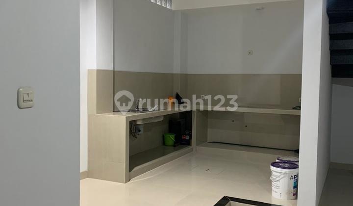 Minimalist House in Sayap Pasirluyu Bandung 2