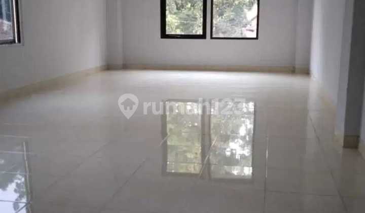 3-Story Ready-to-Use Strategic Ruko on Jalan Belitung, Bandung 2