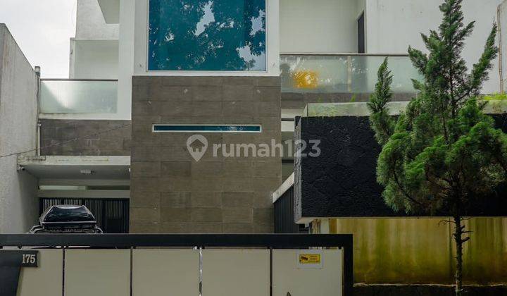 Rumah Vila 3 Lantai Di Cigadung Full Furnish Shm Bagus 2