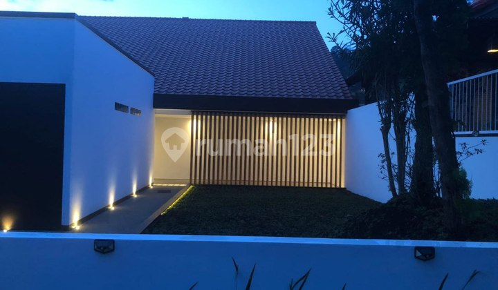 Rumah Lux 4 Lantai di Dago Pakar Resort Jarang Ada