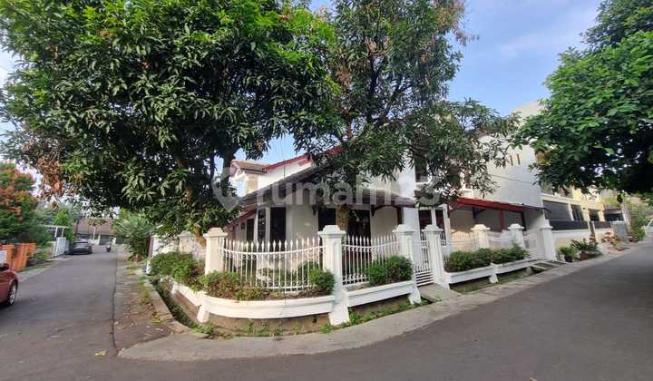 Rumah Hook 2 Lantai Nyaman di Area Antapani Bandung