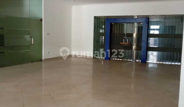 Ruang Usaha 3 Lantai Strategis di Soekarno Hatta Dekat Metro