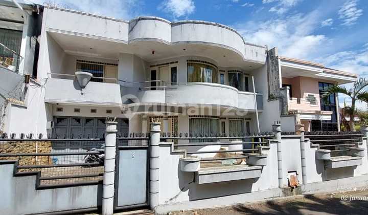 Rumah Besar 2 LT Sayap Surya Sumantri Dekat Pasteur Bandung
