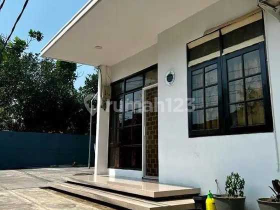 Rumah Hook dan Tempat Kerja Luas di Kopo Permai Bandung