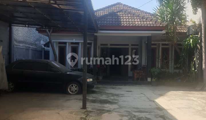 Spacious House in Turangga Close Access to Buah Batu Soekarno Hatta