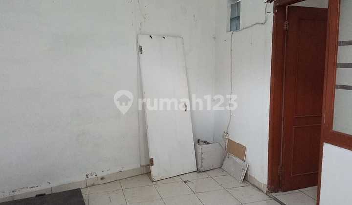 Strategic 2-Storey Shophouse on Jakarta Antapani Road Extension 2