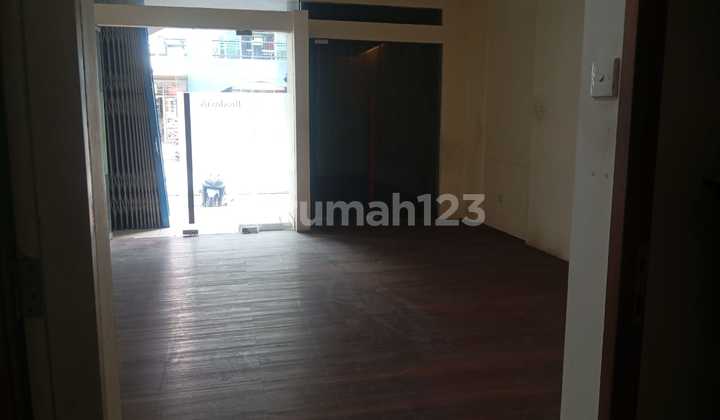Ruko 3 Lantai Siap Pakai Posisi Strategis di Kawasan Mim Soekarno Hatta
