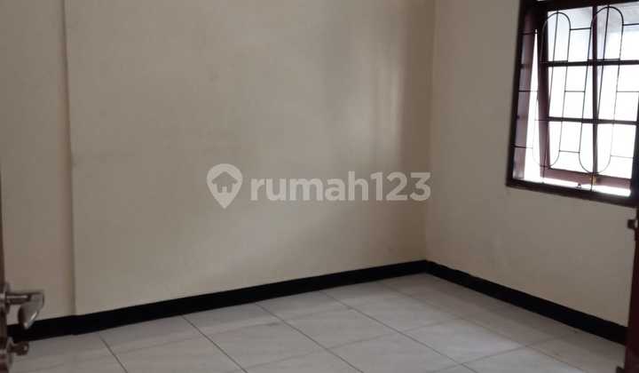 Ready-to-Occupy 2-Story Comfortable House in Pratista Antapani Bandung 2