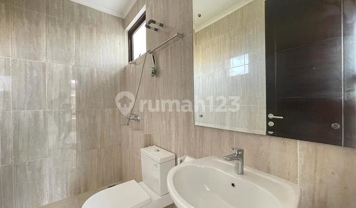 Rumah 2 Lantai Hook di Podomoro Park Buah Batu 2