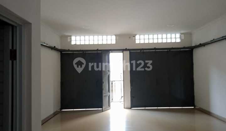 Strategic Ready-to-Use Shop House in Karawitan Turangga, Bandung