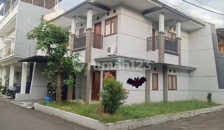 Rumah Hoek 2 Lantai Dalam Cluster di Dekat Borma Margahayu Raya 1
