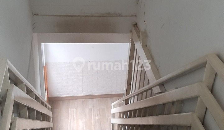 Strategic Ex Cafe Business Space on Main Road Near Lodaya Bandung