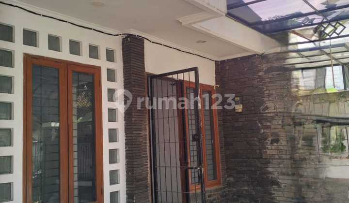 Rumah 1 Lantai Strategis di Sayap Cihampelas Cipaganti Bandung Rumah 1 Lantai Strategis di Sayap Cihampelas Cipaganti Bandung