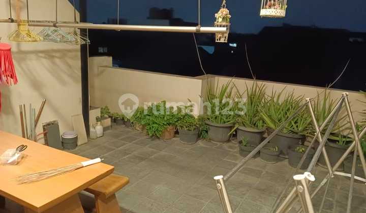 HOUSE IN METRO PERMATA 1, KARANG TENGAH. 3.5 FLOORS. 1