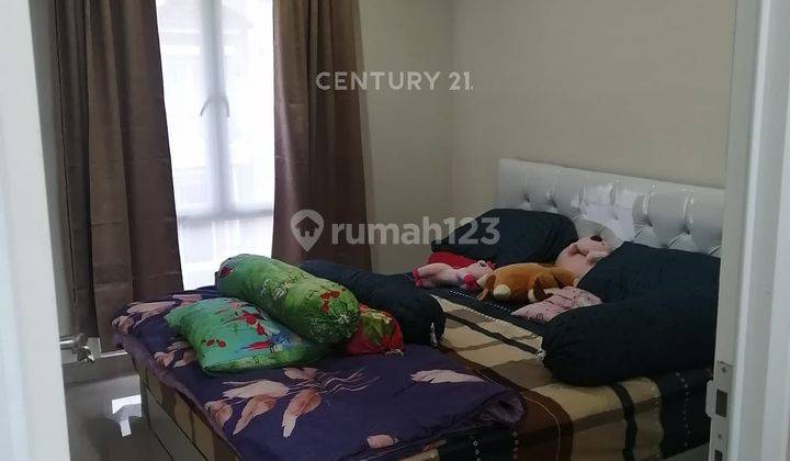 kamar tidur rumah 2 lantai dalam cluster