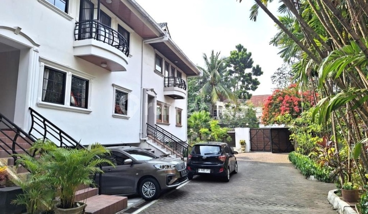 Di Jual Townhouse di Kemang Selatan